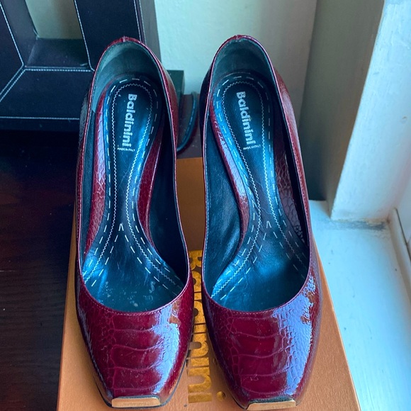 Baldinini Burgundy leather shoes with metal accents, Italian size